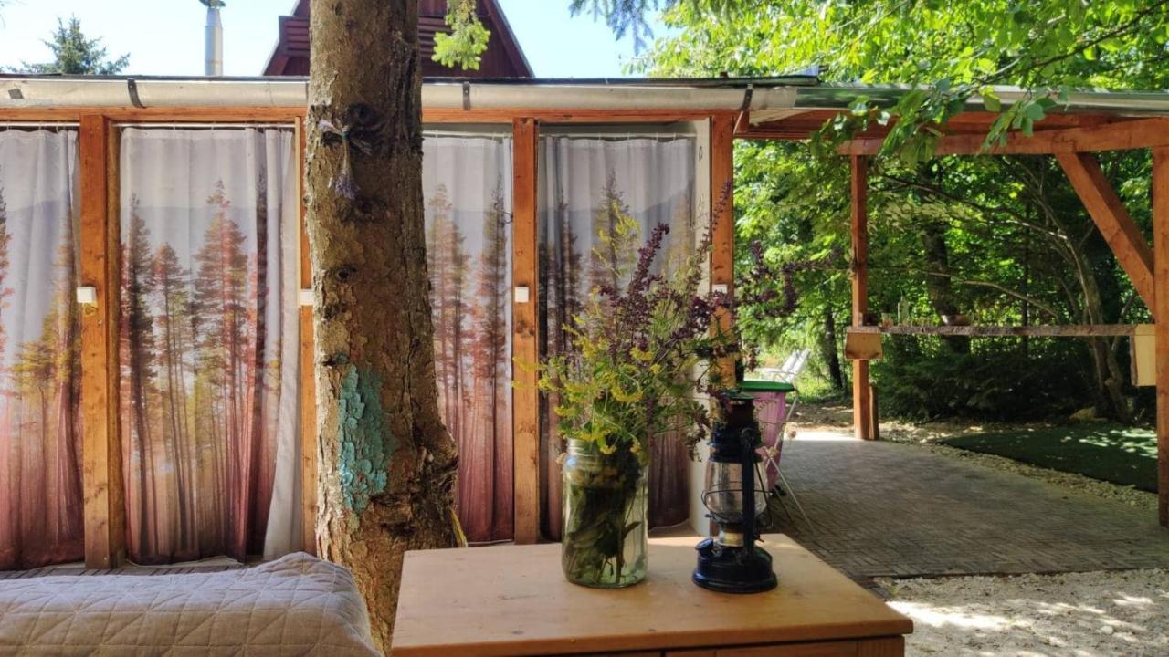 Hotel Jurta az erdő mellett dézsával-KERESZ-TANYA à Pilisszentkereszt Extérieur photo